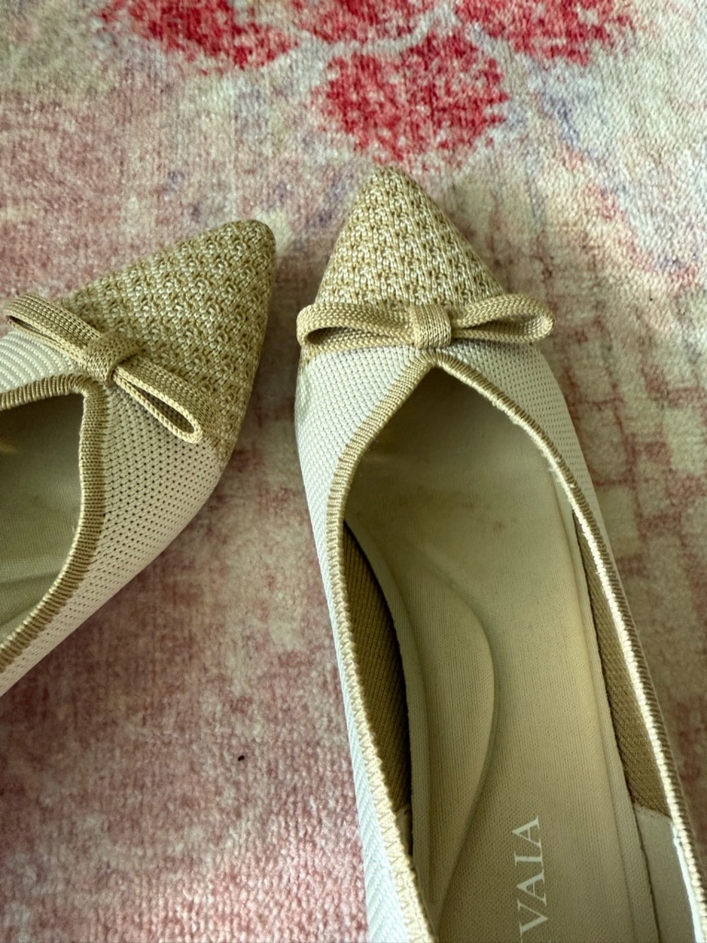 Vivala Cream Pointed-Toe kitten Heel Pumps with Bow - Picture 3 of 6